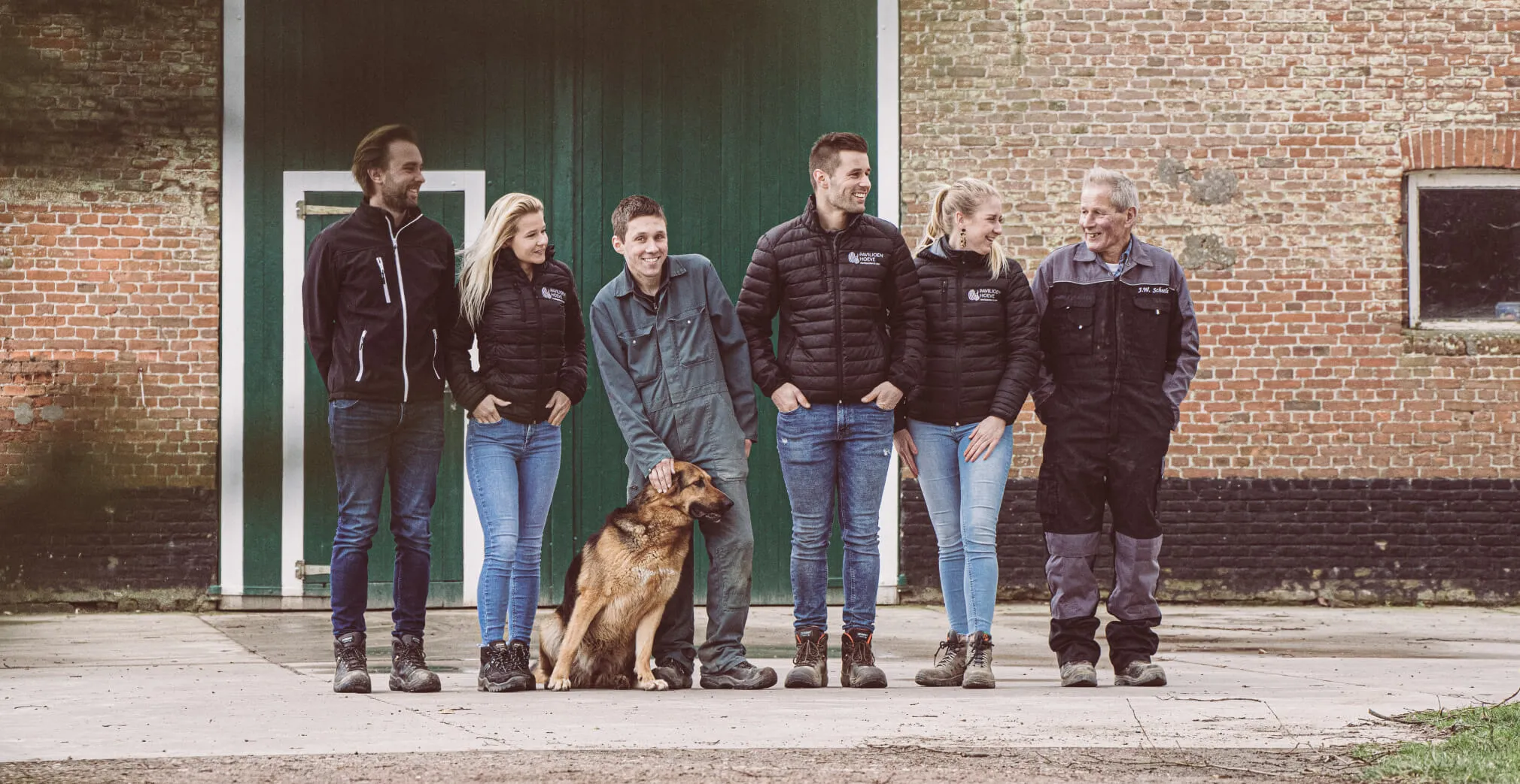 Teamfoto van de mensen die werkzaam zijn bij de Paviljoenhoeve