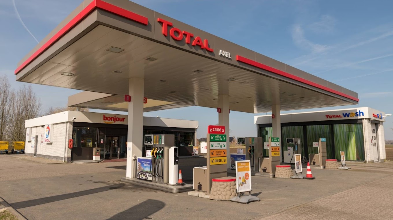 Total tankstation, verkooppunt van de Paviljoenhoeve